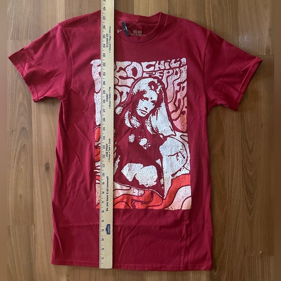 ๐ NWT Red Hot Chili Peppers Red Woman T-shirt size medium Hot Topic ๐ธ - Picture 4 of 7